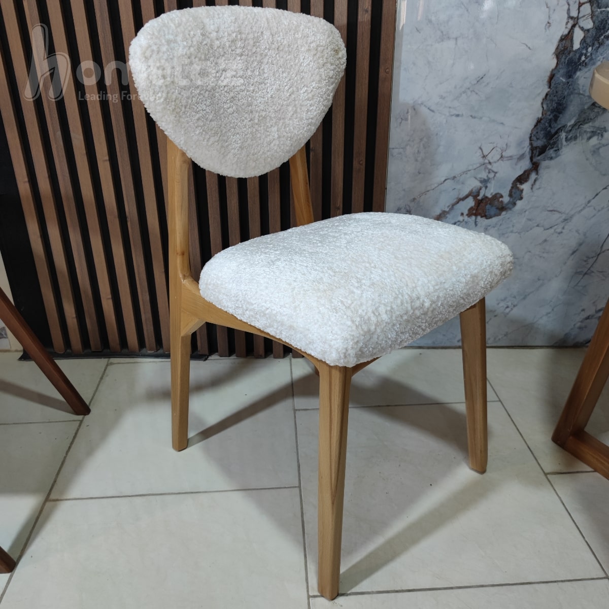 قیمت روز صندلی غذا خوری چوبی مدرن مثلثی مدل سارینا